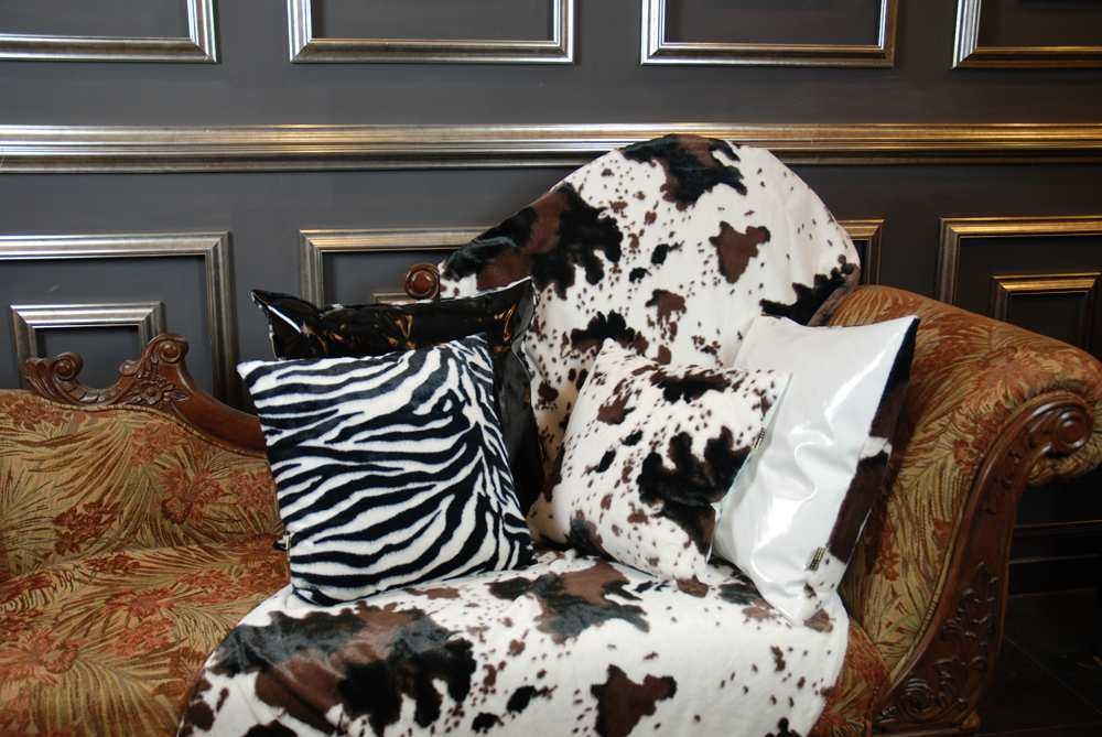 [W0030100080] CUSHION